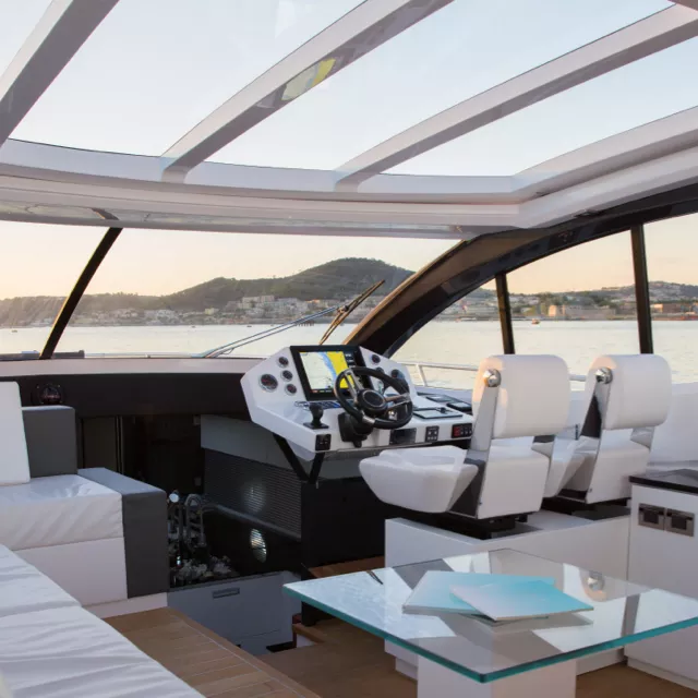 Glass processing for boats and furnishing accessories.