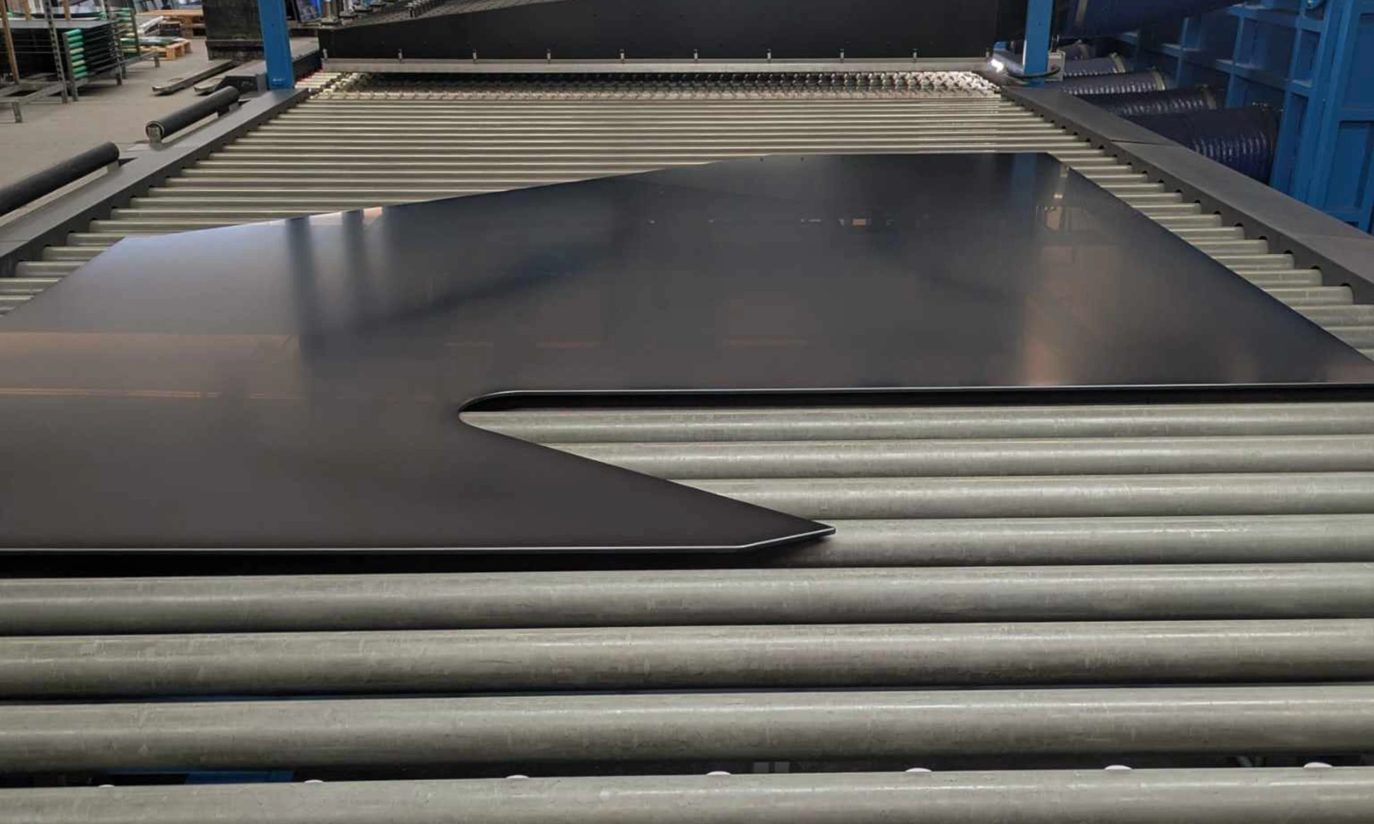 Vetro sagomato serigrafato e temperato per applicazione nautica: un ciclo completo firmato Zemburg